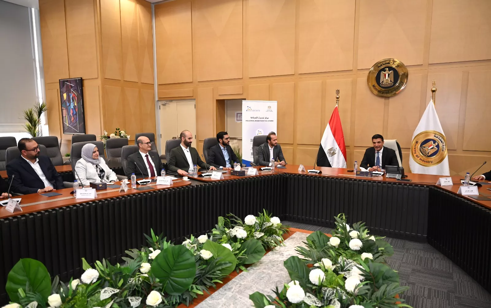 وزير الصناعة يشهد مراسم إطلاق وتسليم أول روبوت صناعي مصري