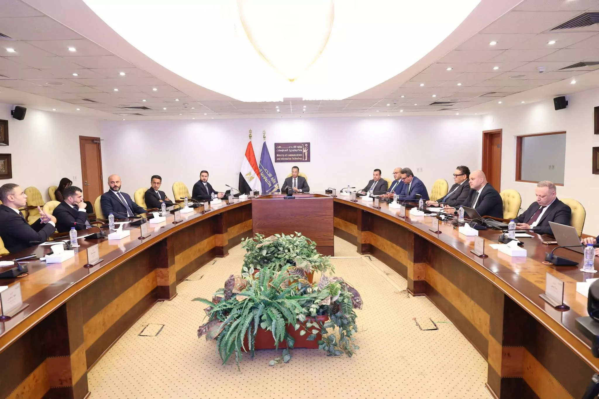 وزير الاتصالات يتابع الخطط التنفيذية لمشروع مركز كيميت للبيانات