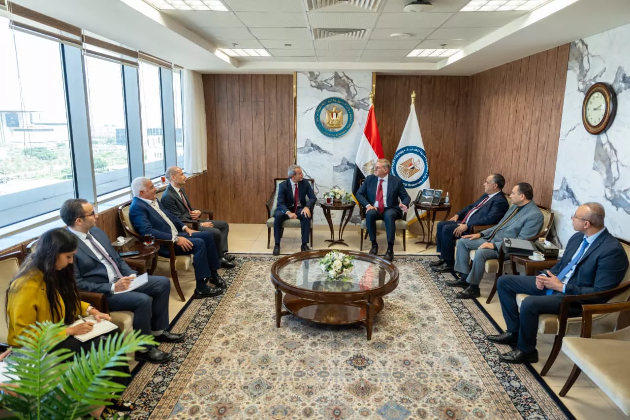 وزير البترول يجتمع مع وفد شركة إيني الإيطالية