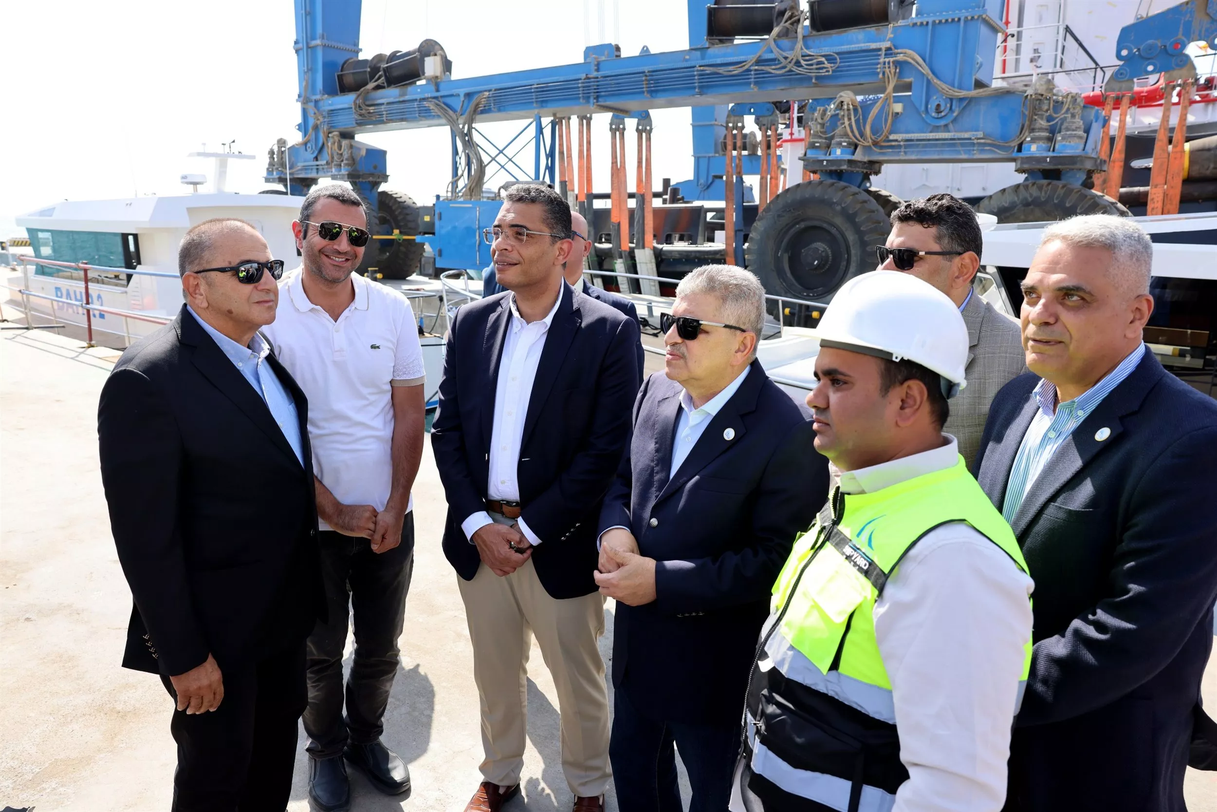 أسامة ربيع يشهد تدشين واستلام عدد من الوحدات البحرية الجديدة