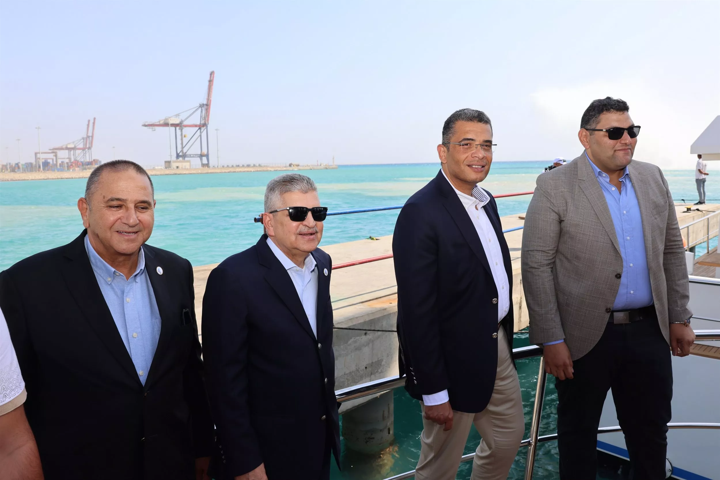 أسامة ربيع يشهد تدشين واستلام عدد من الوحدات البحرية الجديدة