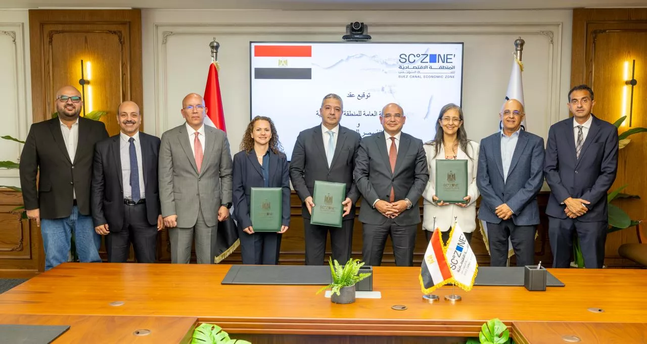 رئيس اقتصادية قناة السويس يشهد توقيع عقد مشروع نافذ مصر
