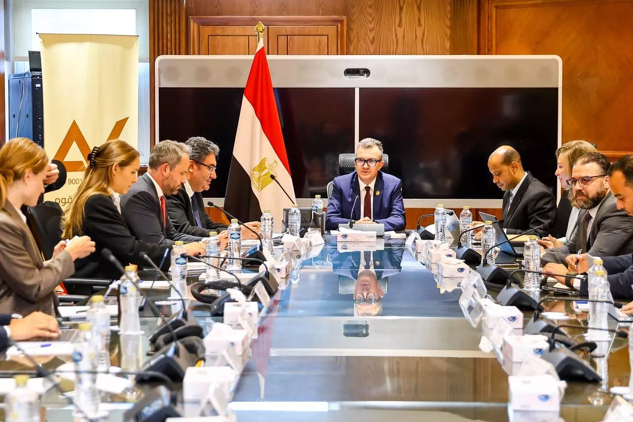 وزير التخطيط يجتمع مع ممثلي مؤسسة التقييم الائتماني الدولية