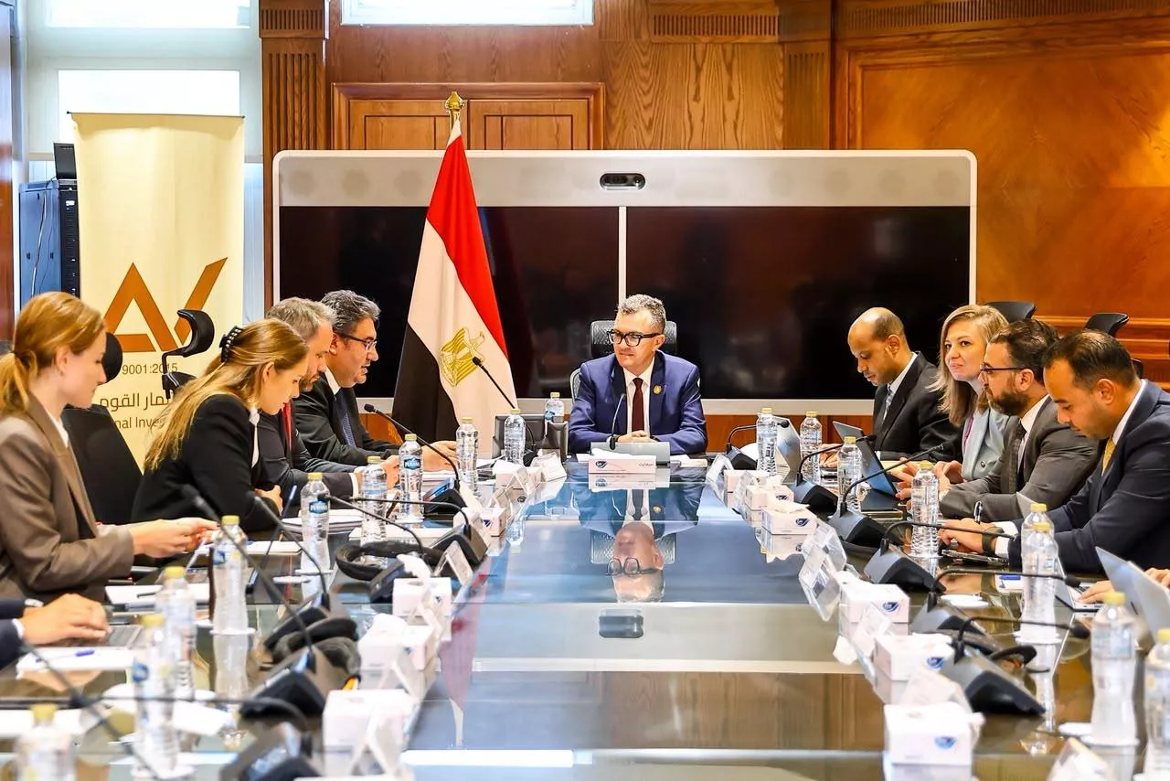 وزير التخطيط يجتمع مع ممثلي مؤسسة التقييم الائتماني الدولية