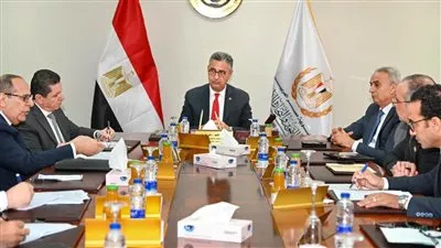 وزير «التموين» يوجه بتكثيف ضخ السلع والتوسع في منافذ مبادرة خفض الأسعار