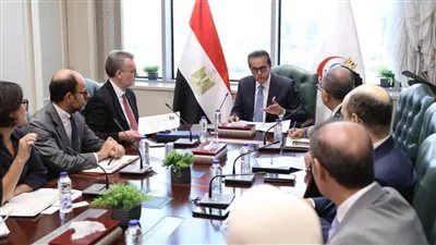 مصر تبحث تعزيز التعاون مع بنك الاستثمار الأوروبي لتطوير المنظومة الصحية