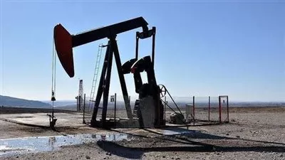 النفط تحت ضغط آمال التهدئة.. والخام الأمريكي يخسر 8% في أسبوع