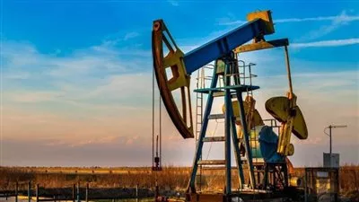 النفط يرتفع 2% مع تعثر محادثات السلام بين أمريكا وإيران