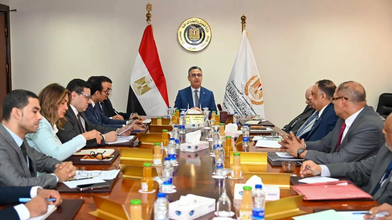 وزير التموين يعقد اجتماع مع الشعبة العامة للمخابز