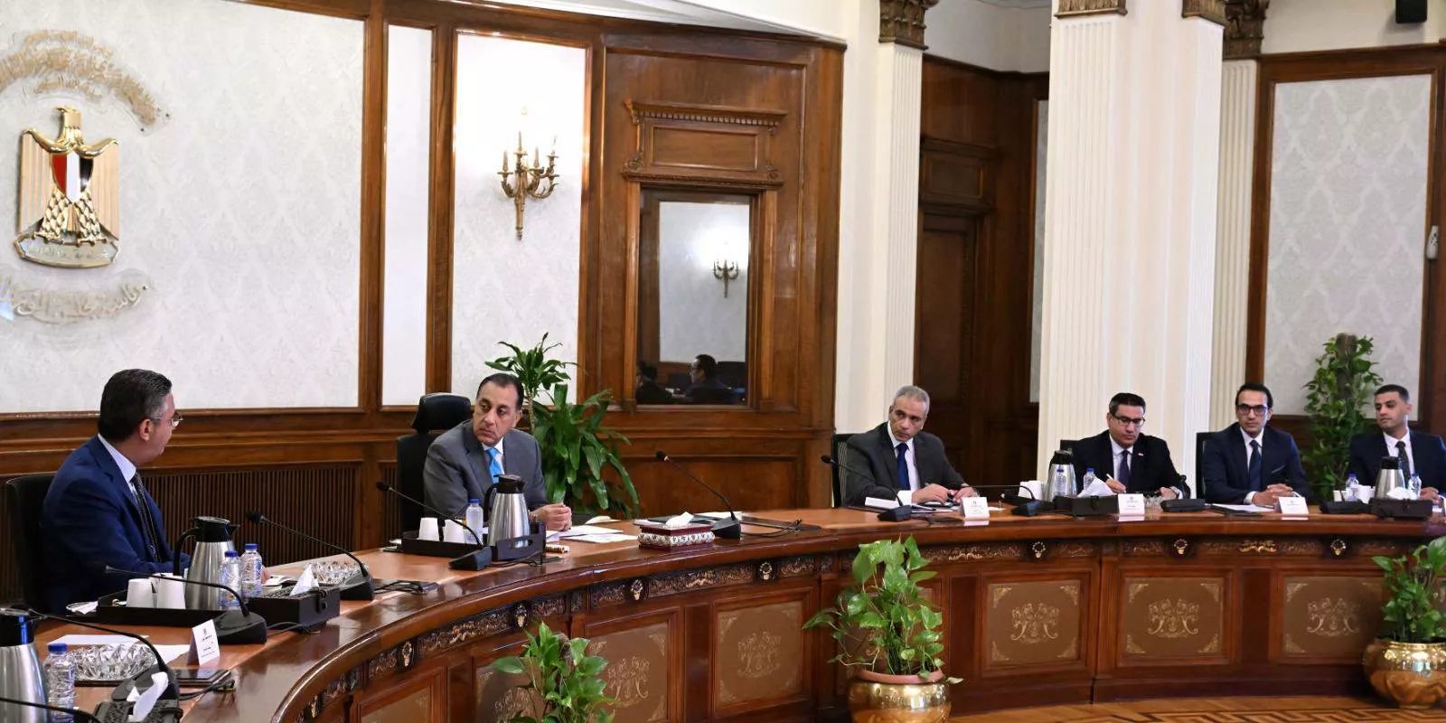 رئيس الوزراء في اجتماع مع وزير التموين
