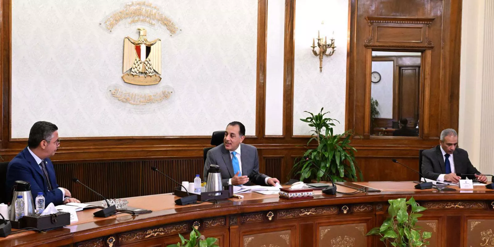 رئيس الوزراء في اجتماع مع وزير التموين