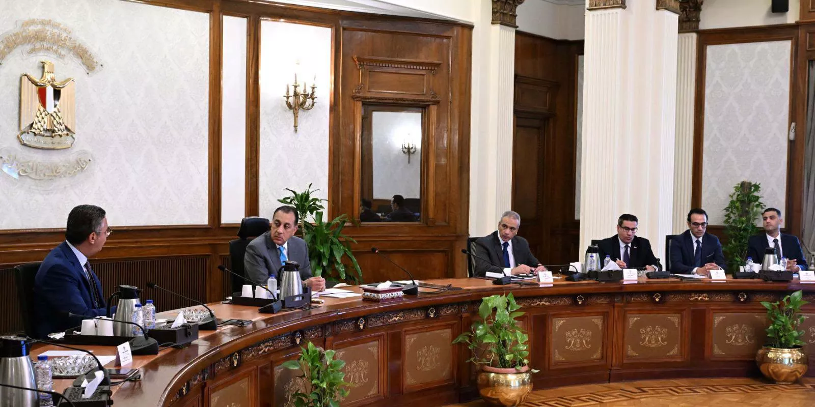 رئيس الوزراء في اجتماع مع وزير التموين
