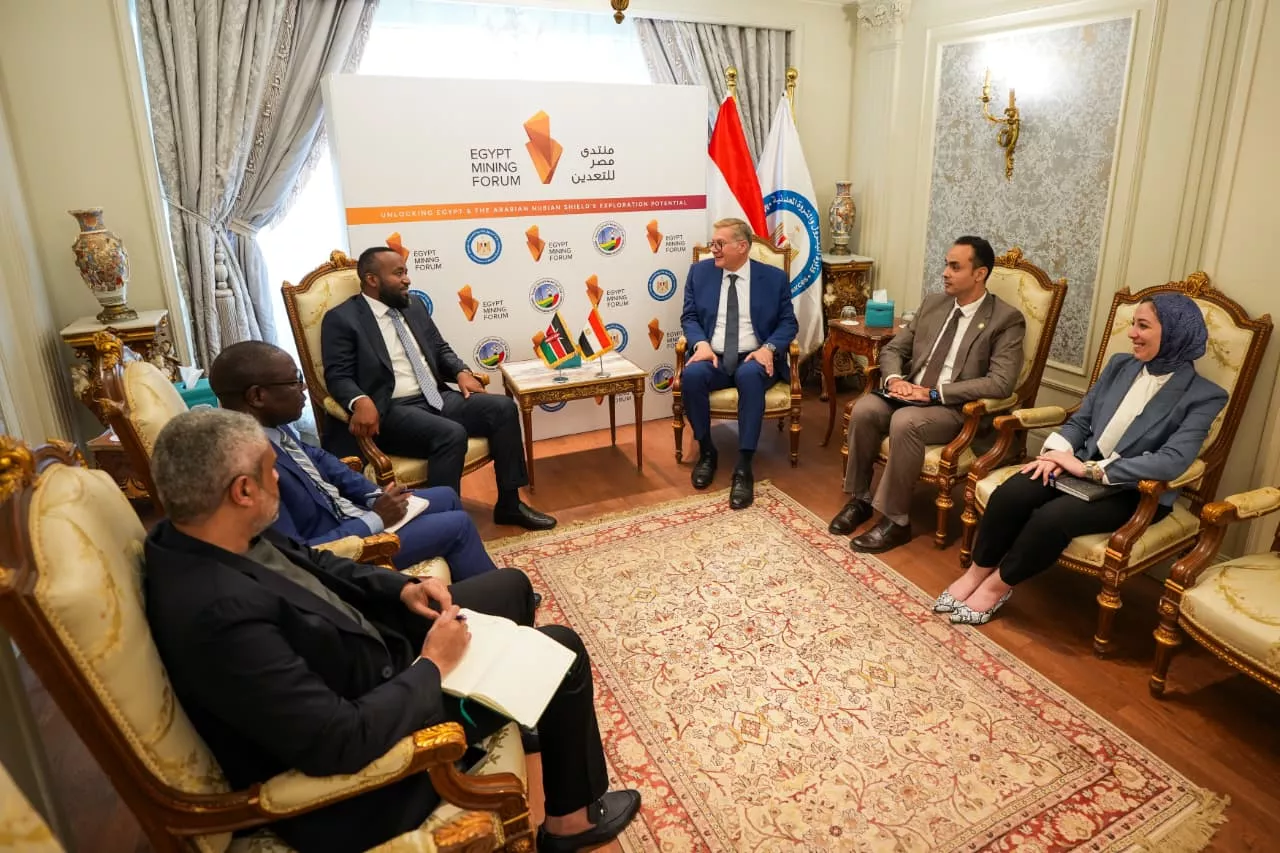 مباحثات وزير البترول مع وزير التعدين الكيني