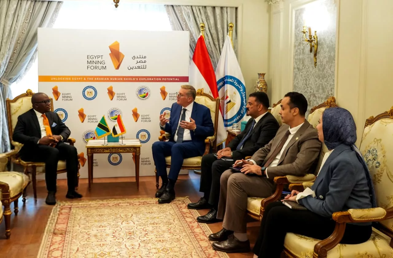 مباحثات وزير البترول مع وزير المعادن التنزاني