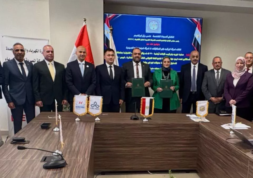 نقل الكهرباء توقع عقدين لربط محطة محولات مترو أبو قير بالشبكة الكهربائية