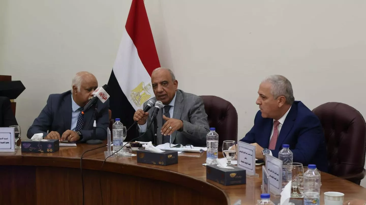 وزير الكهرباء يلتقي برؤساء مجالس الإدارة ورؤساء تحرير الصحف