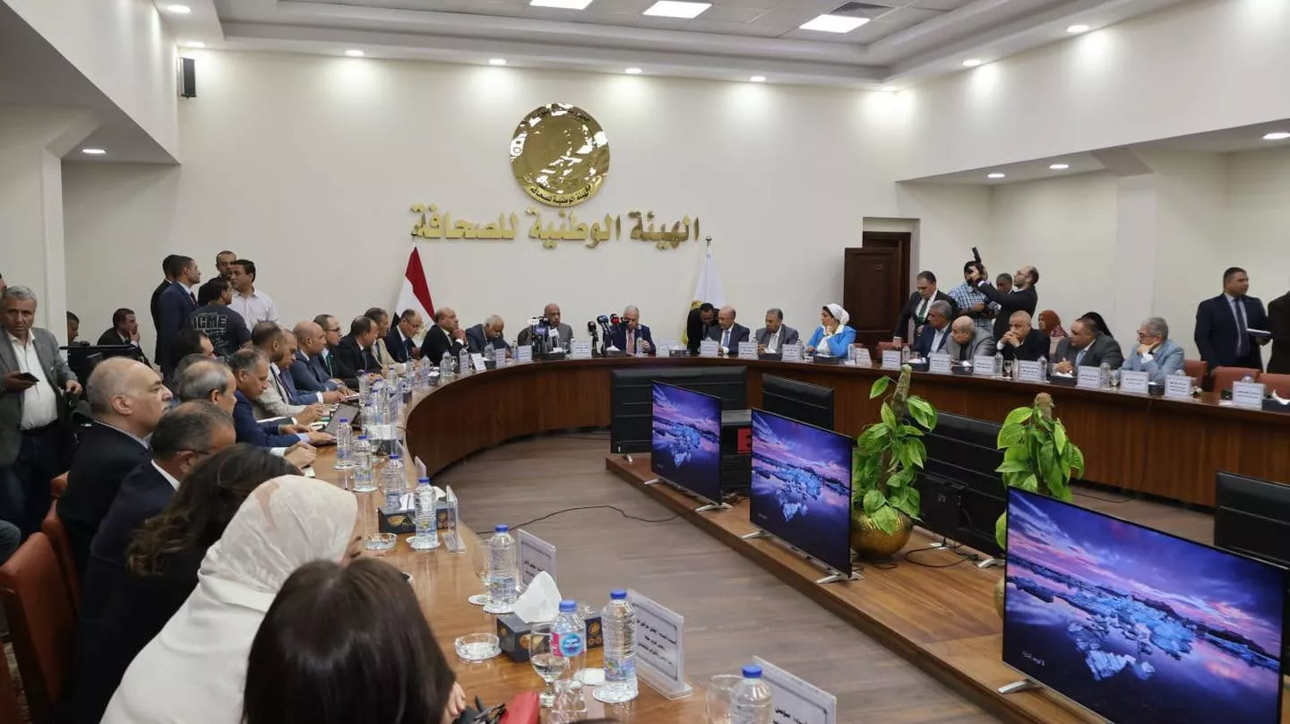 وزير الكهرباء يلتقي برؤساء مجالس الإدارة ورؤساء تحرير الصحف