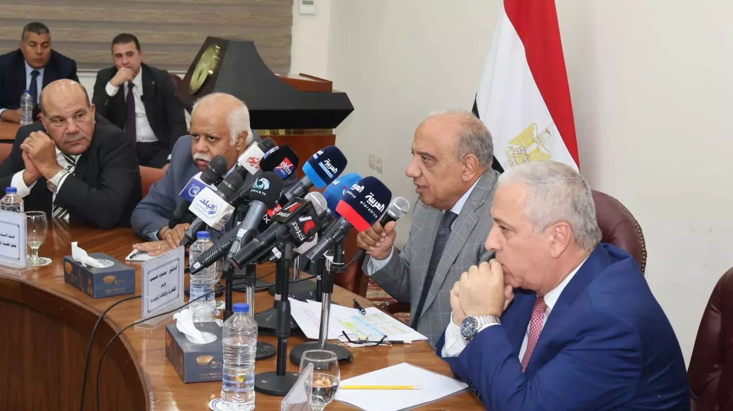 وزير الكهرباء يلتقي برؤساء مجالس الإدارة ورؤساء تحرير الصحف