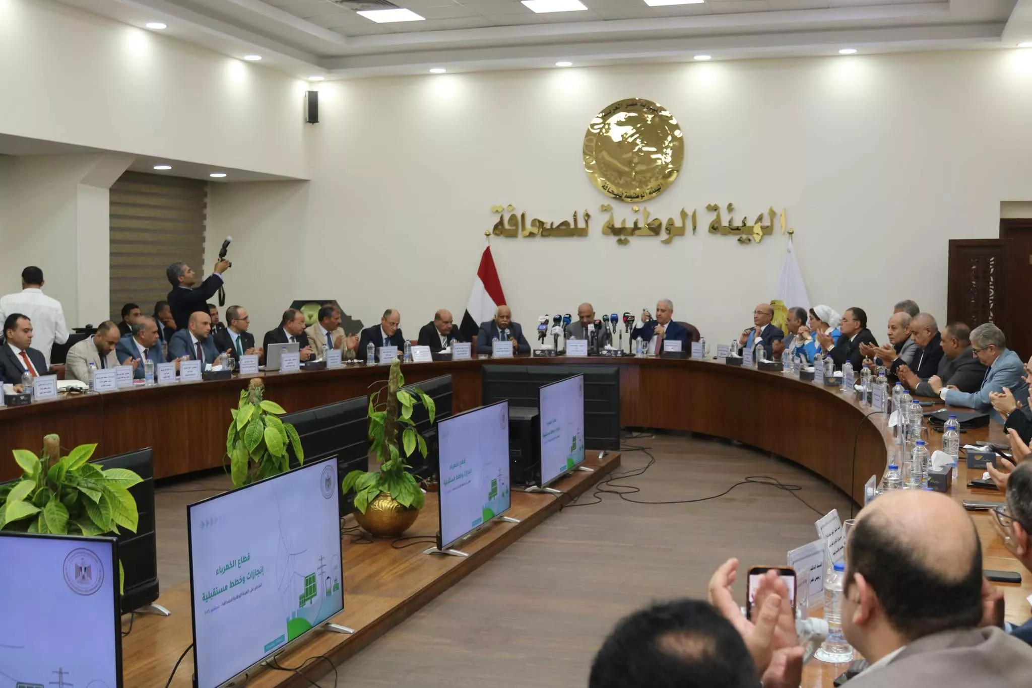 وزير الكهرباء يلتقي برؤساء مجالس الإدارة ورؤساء تحرير الصحف
