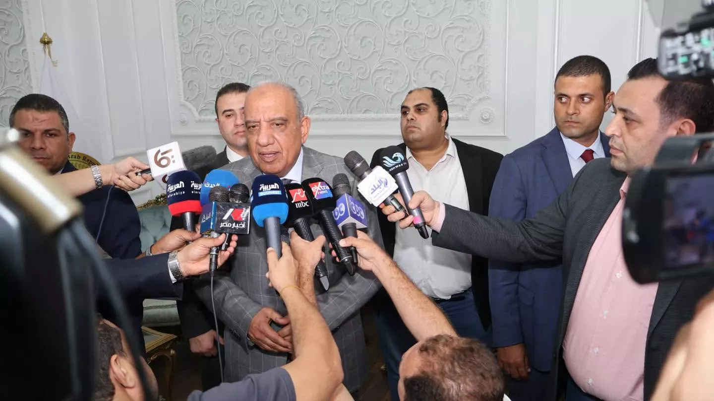 وزير الكهرباء يلتقي برؤساء مجالس الإدارة ورؤساء تحرير الصحف