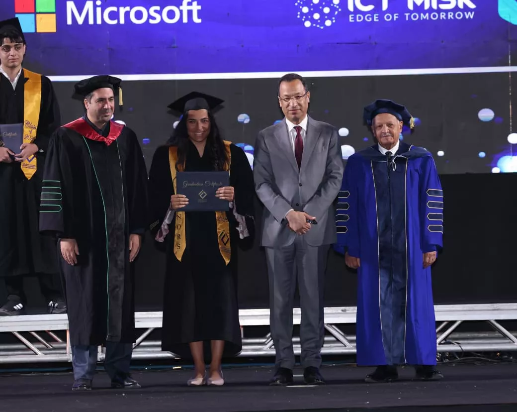 تخريج دفعة جديدة من طلاب جامعة مصر للمعلوماتية