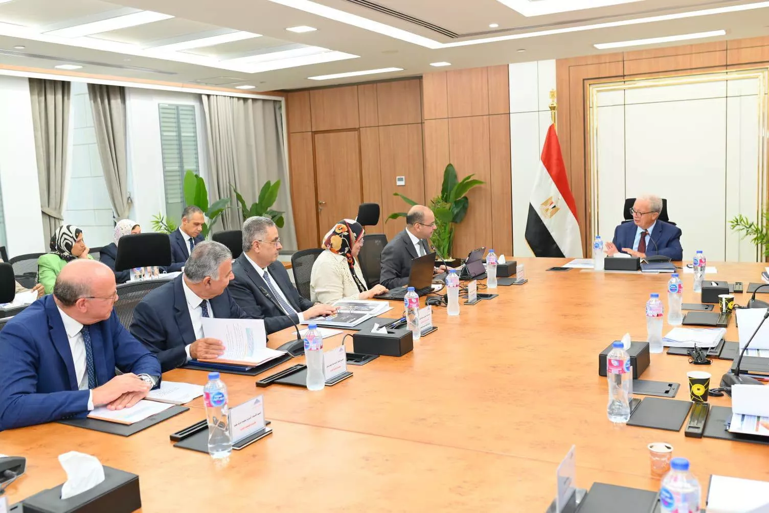 حسين عيسى يترأس اجتماع الشركة القابضة للتشييد والتعمير