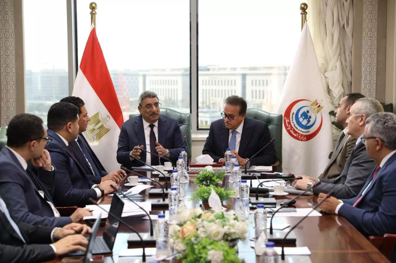 وزير الصحة يجتمع مع لجنة تنفيذ المدينتين الطبيتين