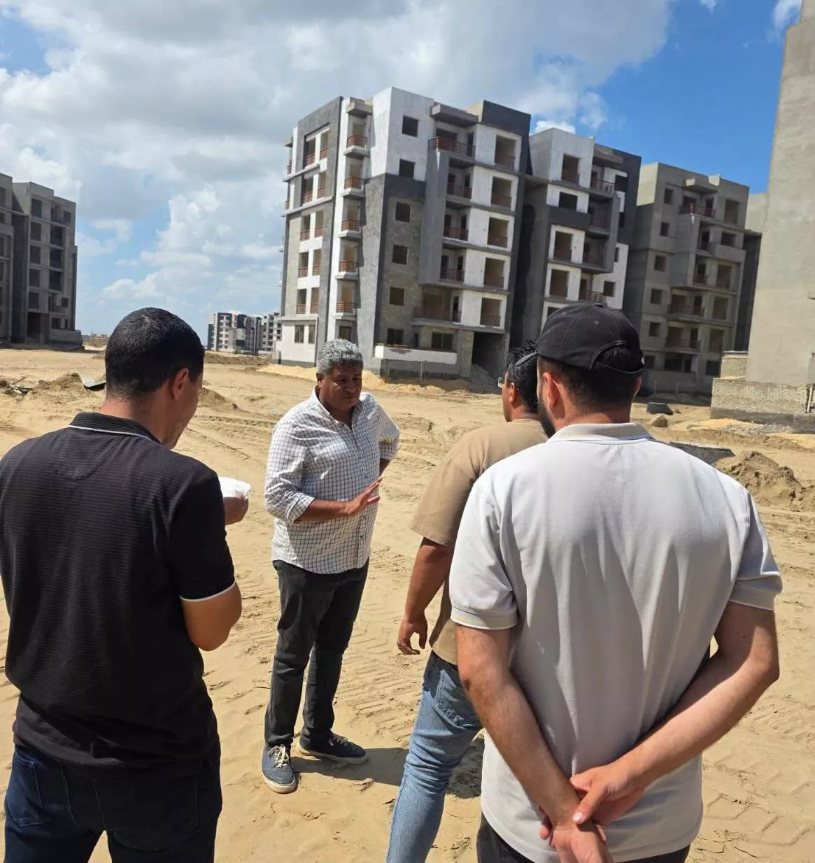المشروعات السكنية في مدينتي الشروق والمنصورة الجديدة 