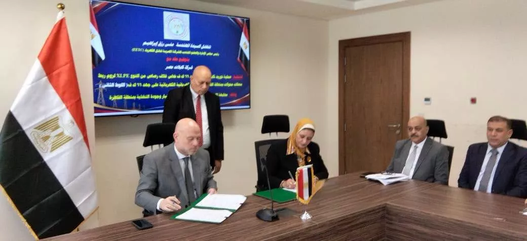 نقل الكهرباء توقع عقدًا مع شركة كابلات مصر