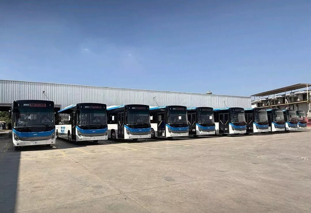 وزيرة التنمية المحلية تعلن تسليم 20 أتوبيس كهربائي لوزارة النقل لدعم منظومة الـ BRT