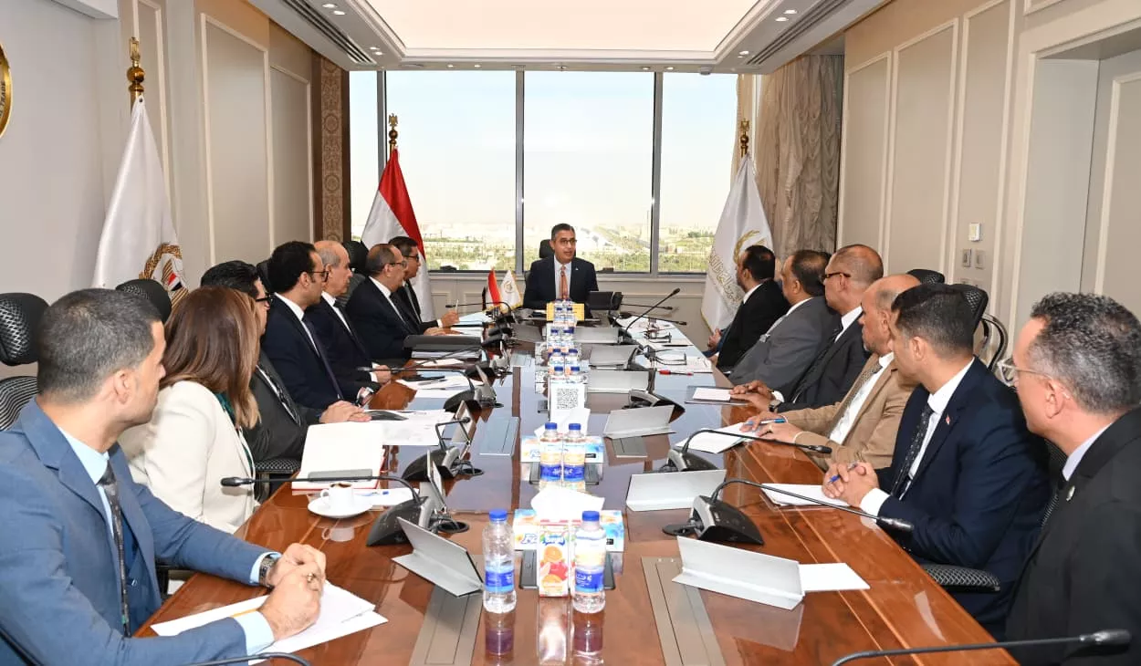 وزير التموين يجتمع مع الشعبة العامة للمخابز وغرفة صناعة الحبوب
