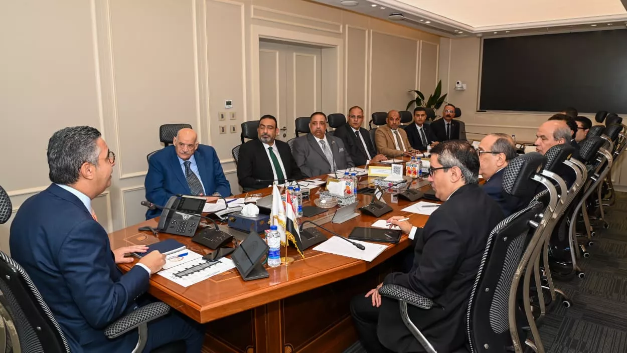 وزير التموين يجتمع مع الشعبة العامة للمخابز وغرفة صناعة الحبوب