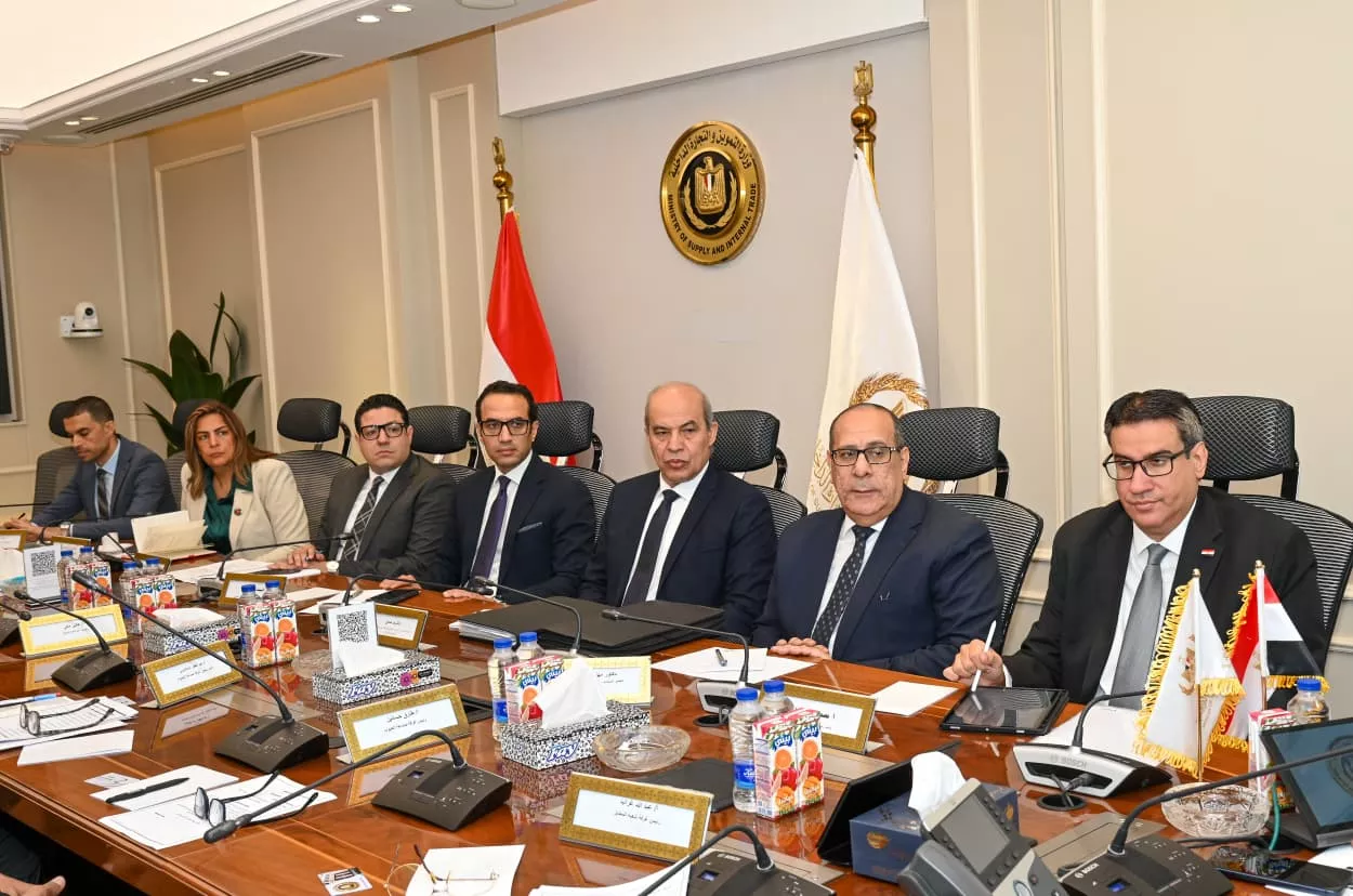 وزير التموين يجتمع مع الشعبة العامة للمخابز وغرفة صناعة الحبوب