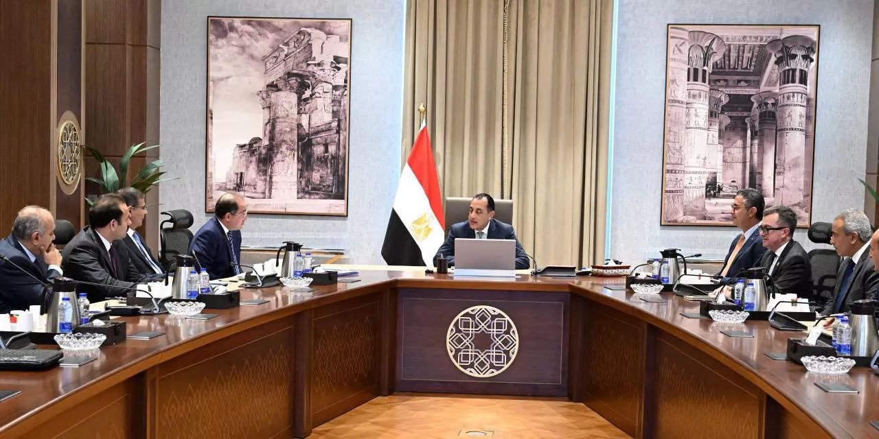 رئيس الوزراء يتابع موقف زيادة مخزون السلع الاستراتيجية