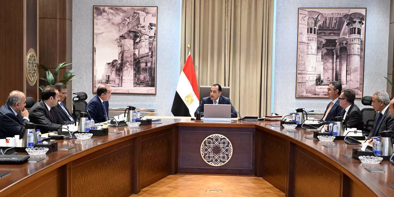 رئيس الوزراء يتابع موقف زيادة مخزون السلع الاستراتيجية