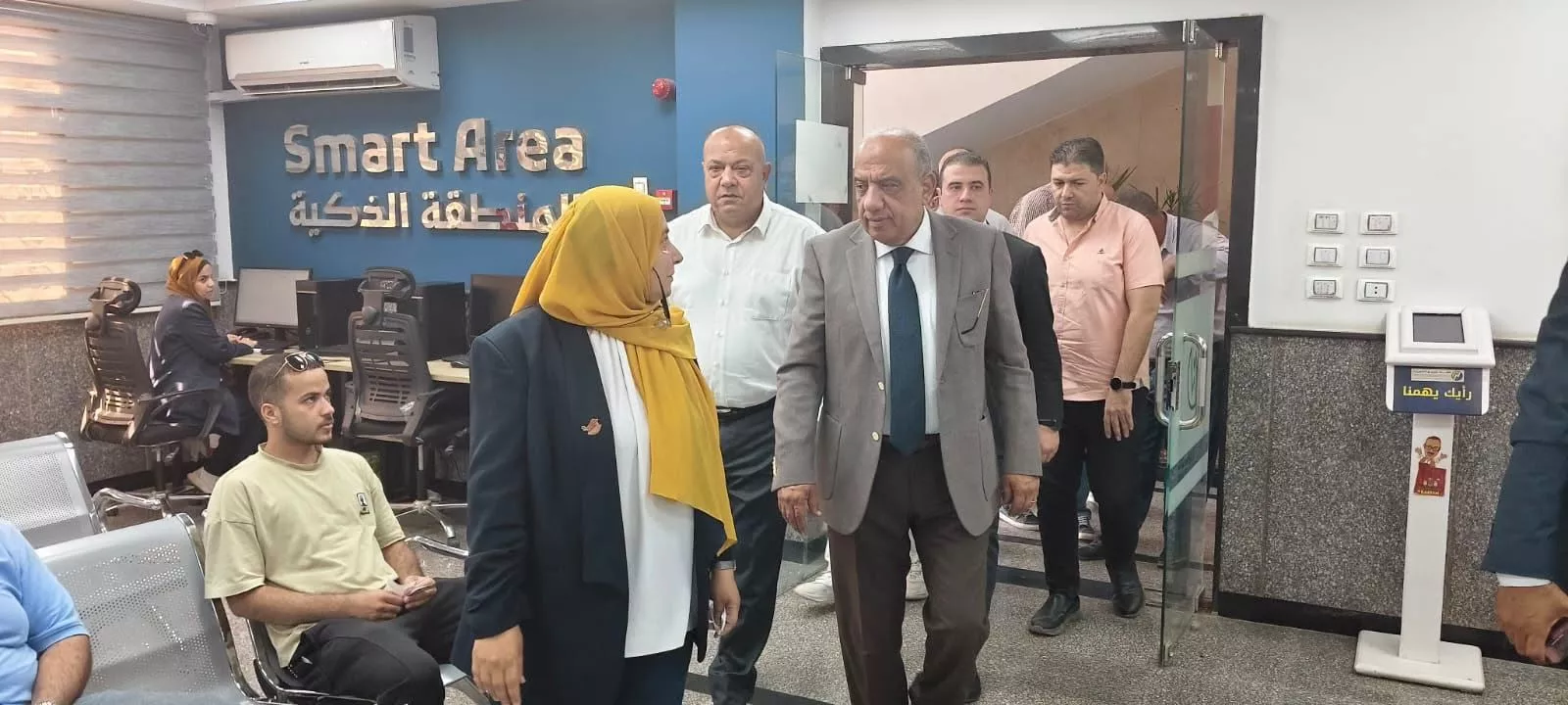 وزير الكهرباء يتفقد إدارة شبكات كهرباء مدينة الشروق