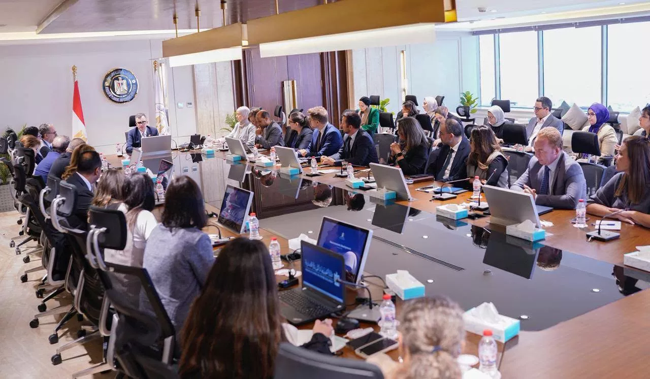 وزير التخطيط يجتمع مع ممثلي المؤسسات المالية ومؤسسات التصنيف الكبرى بمصر