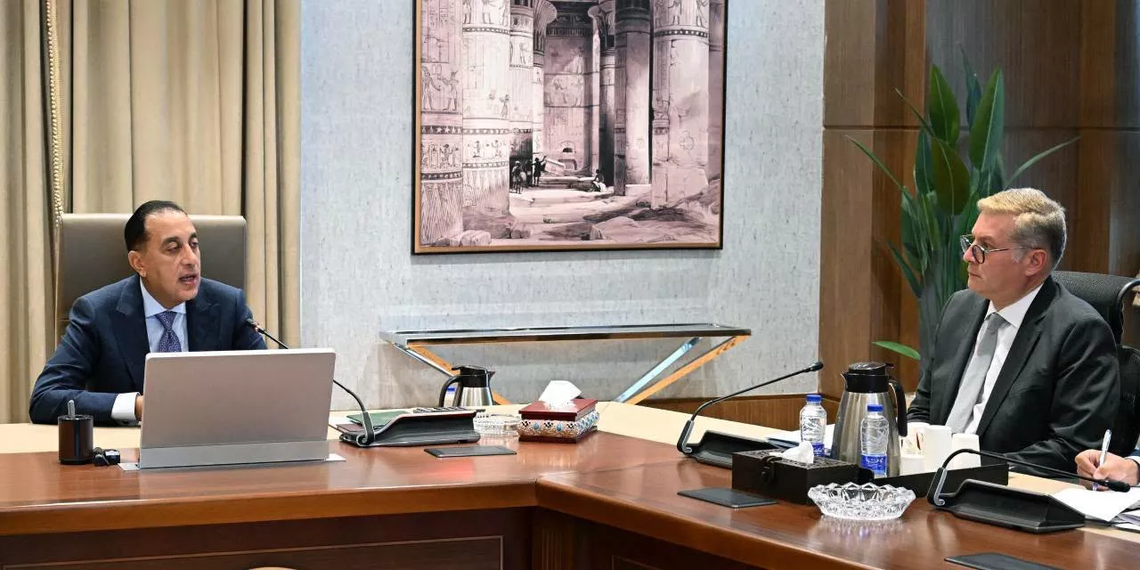 مدبولي يتابع عدد من ملفات العمل بين وزارتي المالية والبترول