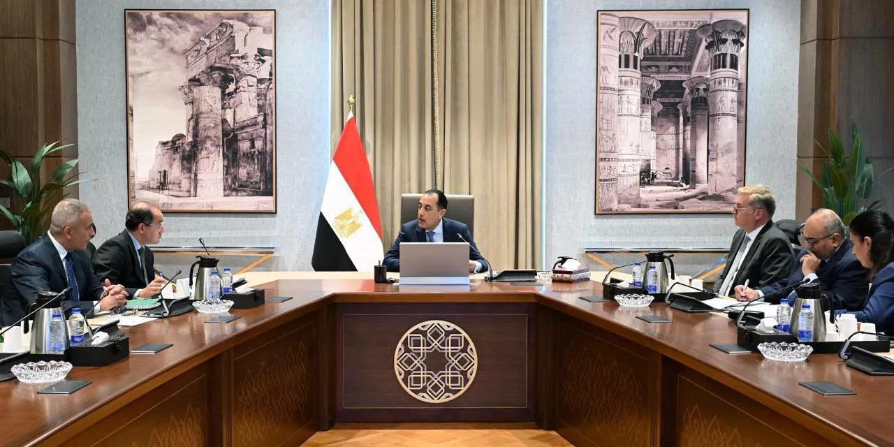 مدبولي يتابع عدد من ملفات العمل بين وزارتي المالية والبترول