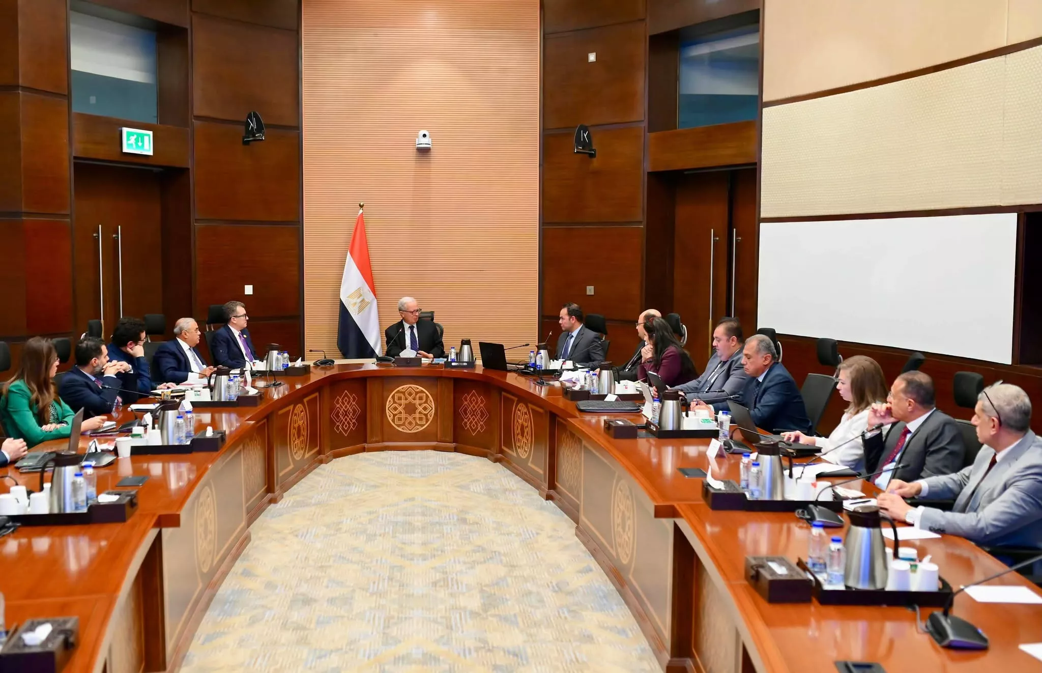 نائب رئيس الوزراء للشؤون الاقتصادية يستعرض الخطة التنفيذية لوثيقة سياسة ملكية الدولة