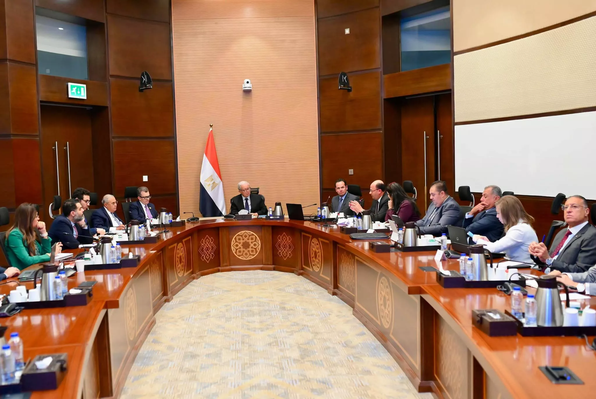 نائب رئيس الوزراء للشؤون الاقتصادية يستعرض الخطة التنفيذية لوثيقة سياسة ملكية الدولة