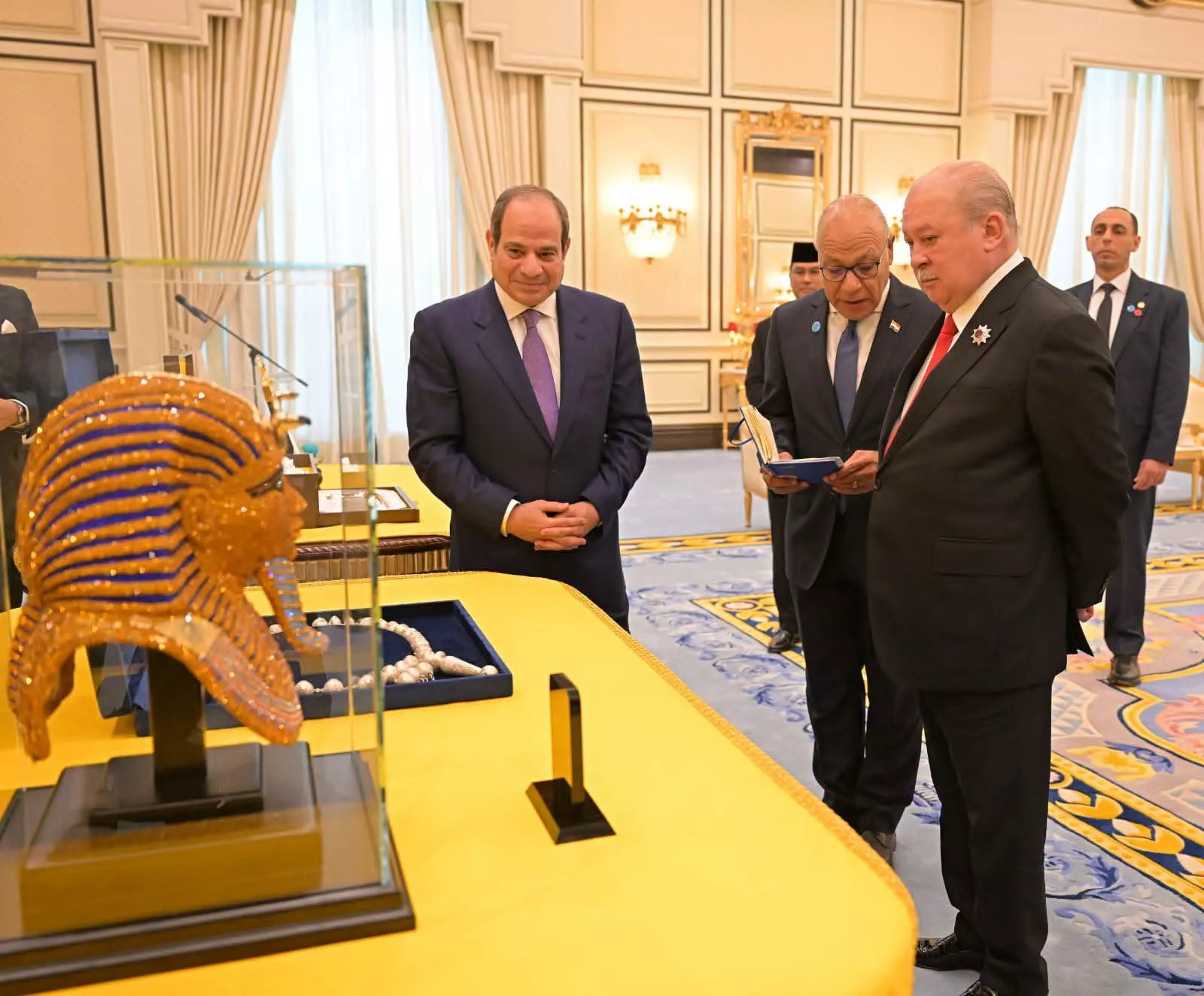 الرئيس السيسي يلتقي بالملك السلطان إبراهيم ملك ماليزيا