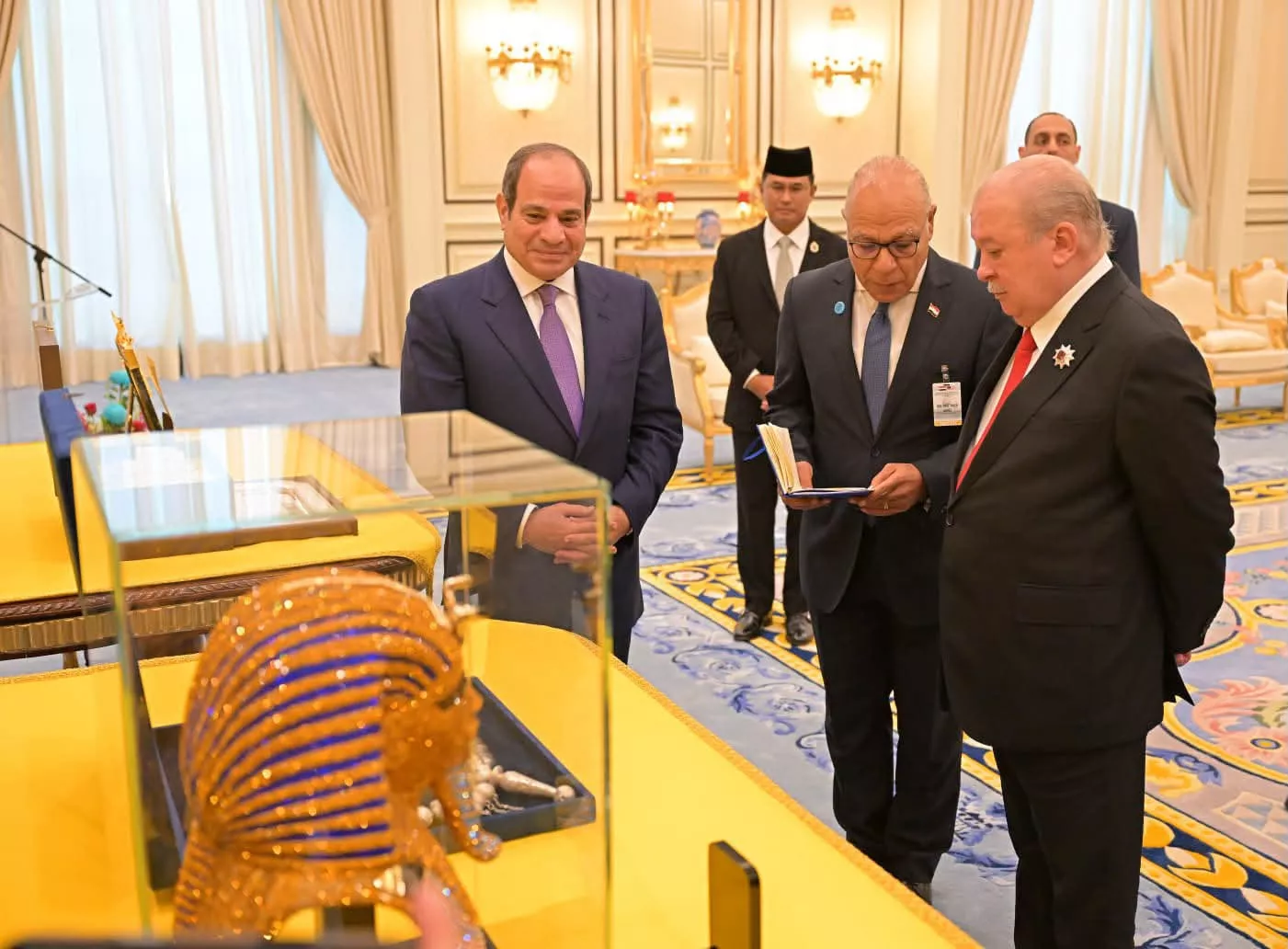 الرئيس السيسي يلتقي بالملك السلطان إبراهيم ملك ماليزيا