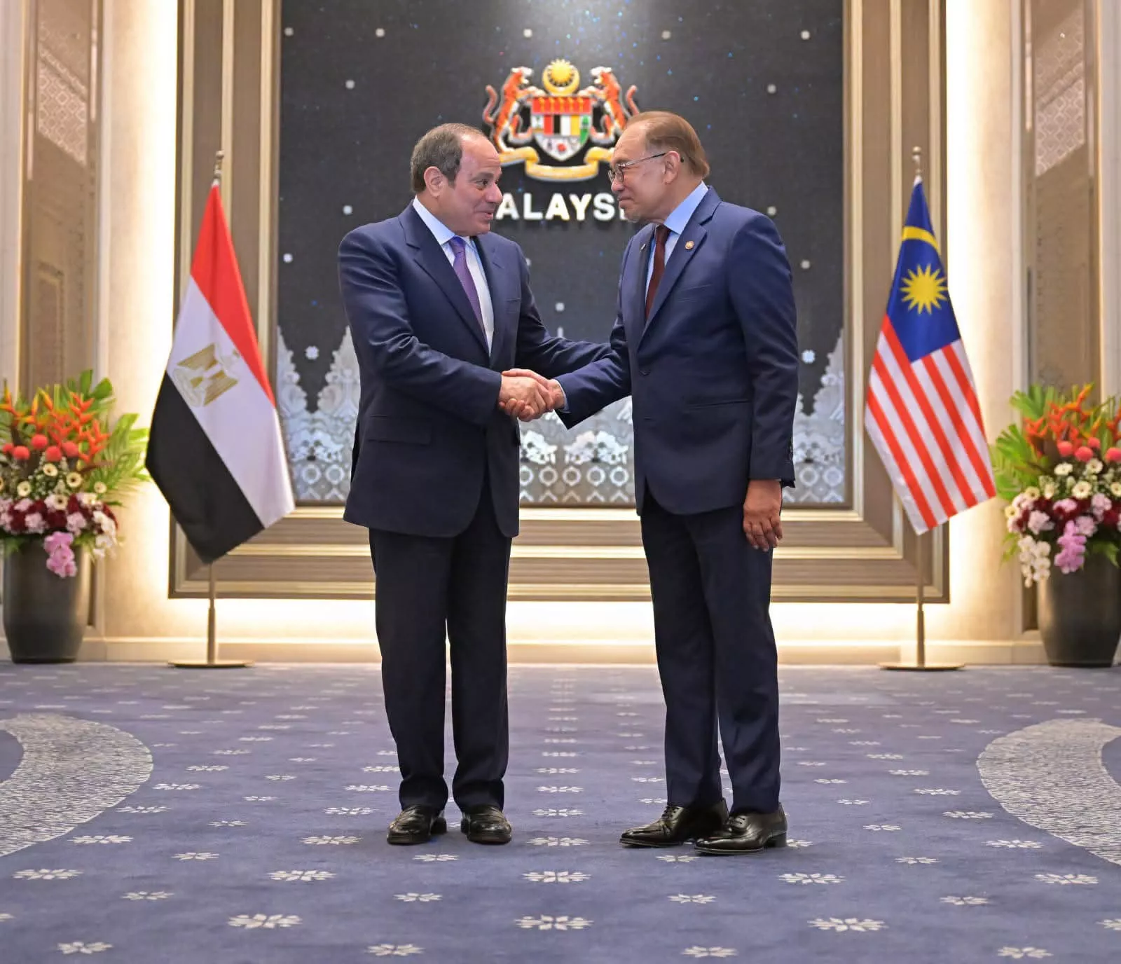 السيسي يلتقي رئيس وزراء ماليزيا