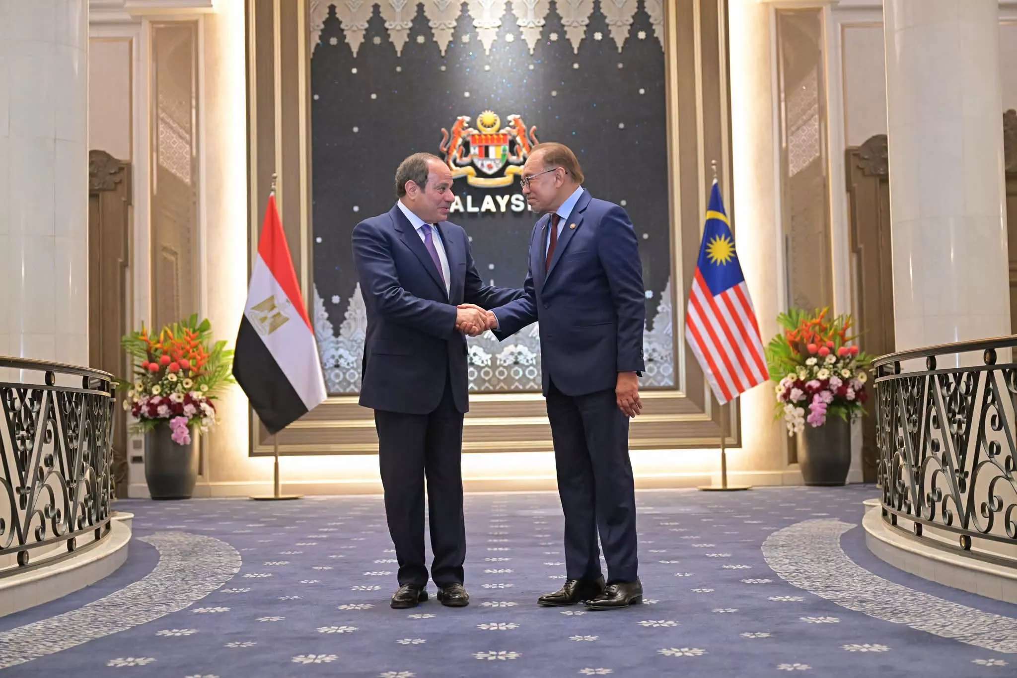 السيسي يلتقي رئيس وزراء ماليزيا