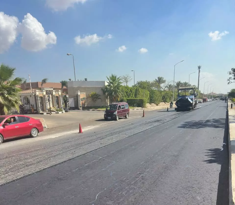 الإسكان تتابع تنفيذ مشروعات الطرق بحدائق أكتوبر والشيخ زايد