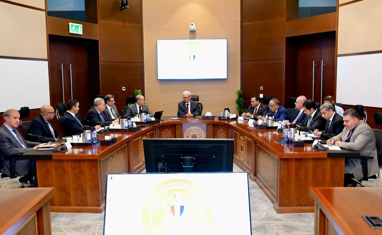 حسين عيسى يتابع جهود إعادة هيكلة الهيئات الاقتصادية