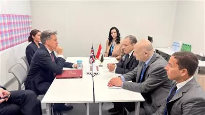 وزير «الخارجية» يبحث مع نظيره البريطاني العلاقات الثنائية والتطورات الإقليمية