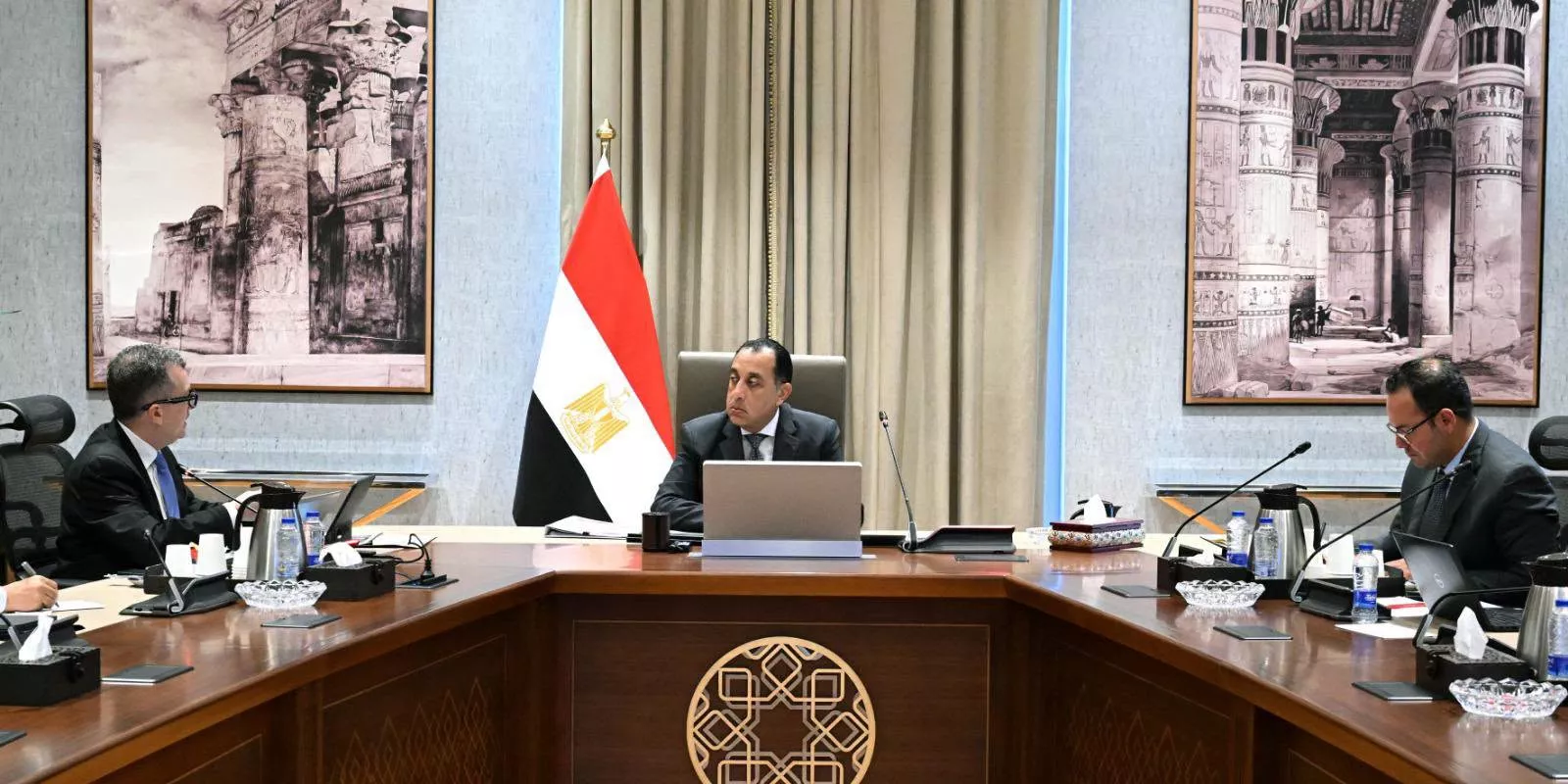رئيس الوزراء في اجتماع مع وزير التخطيط