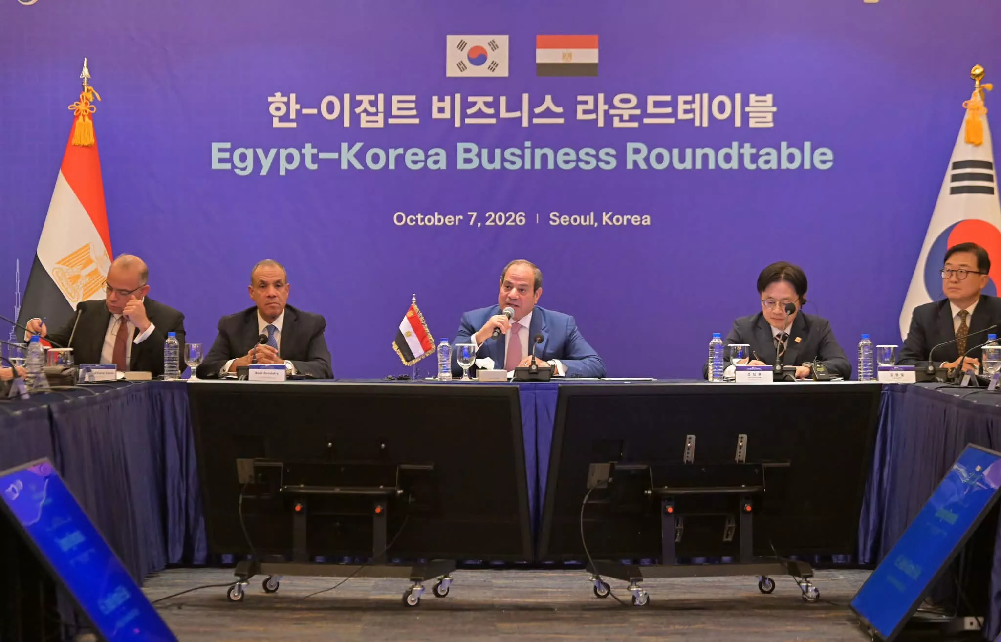 الرئيس السيسي يجتمع مع ممثلي مجتمع الأعمال بجمهورية كوريا